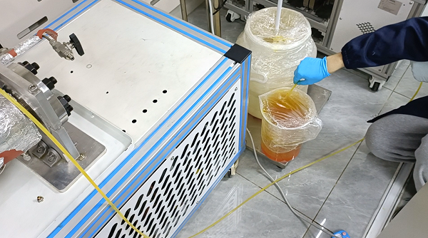 連續(xù)流工藝合成1-硝基萘中試實驗產(chǎn)物